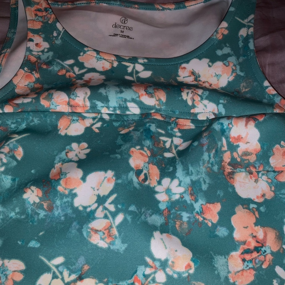 2 piece set . - Picture 3 of 7